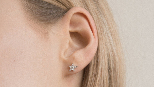 Single Star Diamond Earring - 18K Gold | VS Clarity Natural Diamonds