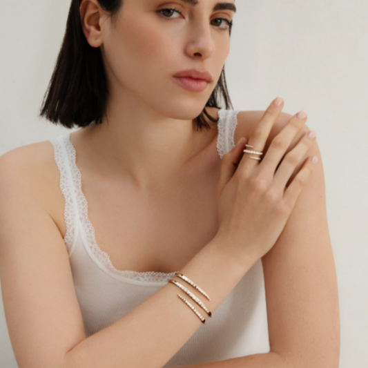 Graduated Diamond Spiral Cuff - 18K Gold | VS Clarity Natural Diamonds