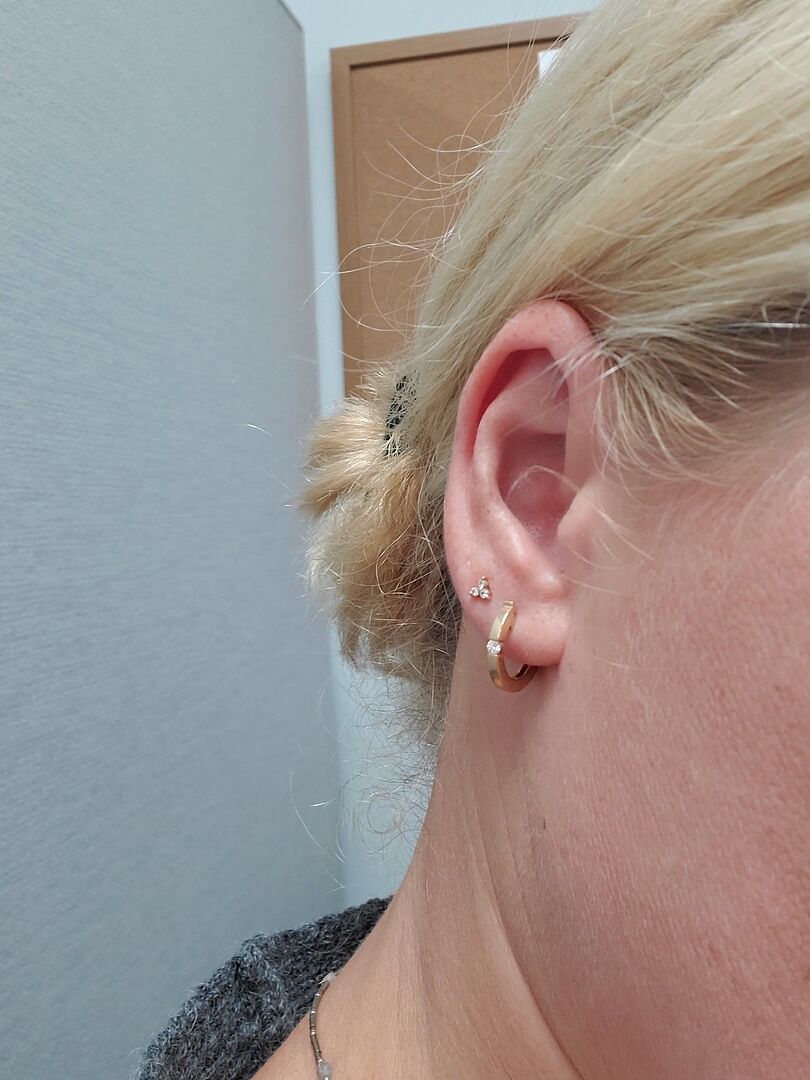 Single Stone Huggies - 18K Gold | VS Clarity Natural Diamonds